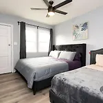 Spacious 3 Bedroom 2 Bathroom Apartment With Free Onsite Parking