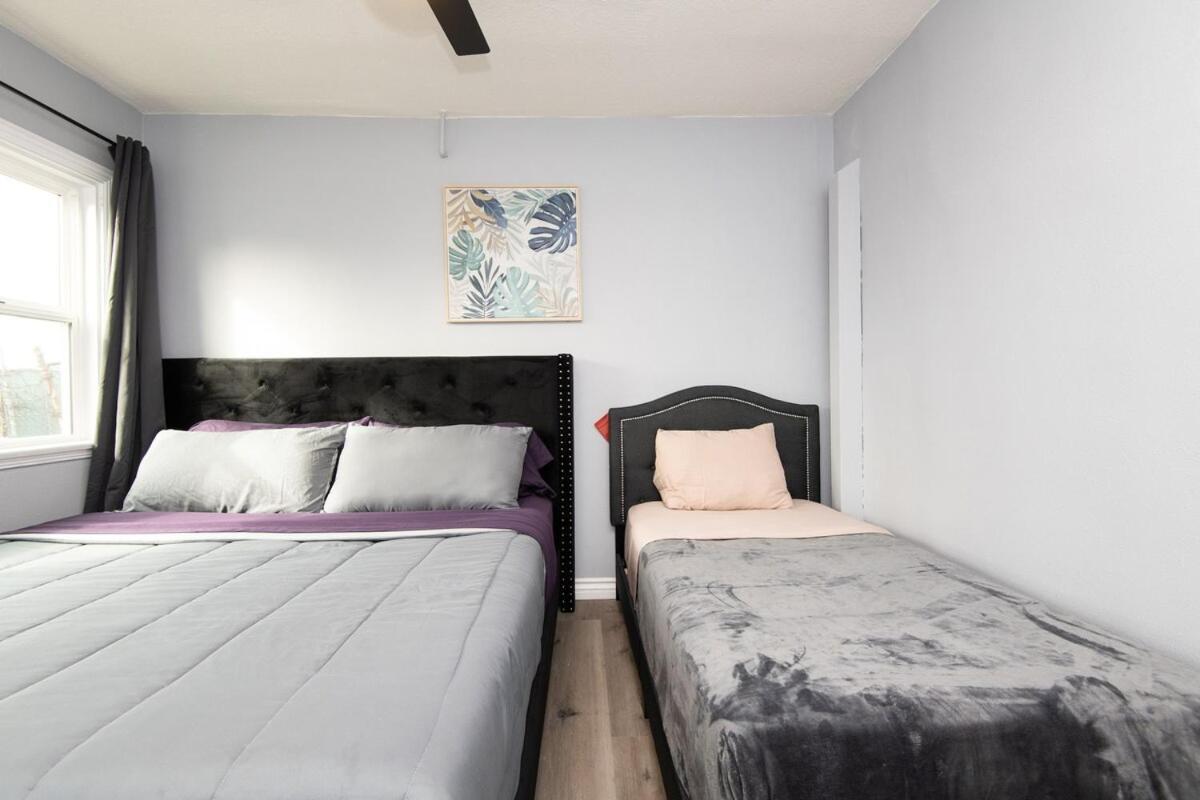 Spacious 3 Bedroom 2 Bathroom With Free Onsite Parking Los Angeles
