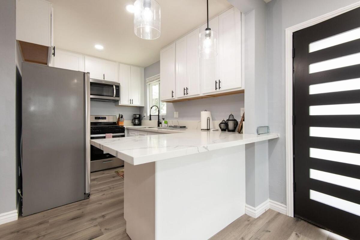 Apartment Spacious 3 Bedroom 2 Bathroom With Free Onsite Parking