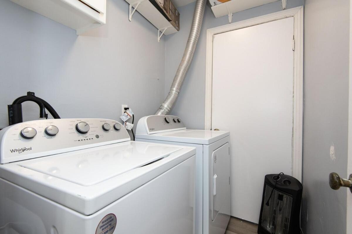 Apartment Spacious 3 Bedroom 2 Bathroom With Free Onsite Parking *