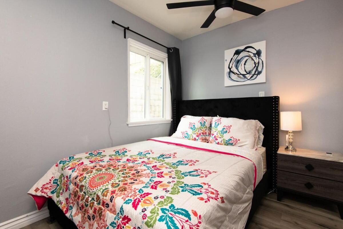 Spacious 3 Bedroom 2 Bathroom With Free Onsite Parking * Los Angeles